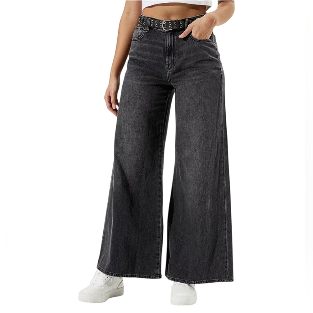 American Eagle Outfitters High-Rise Wide Leg Jeans in Washed Black